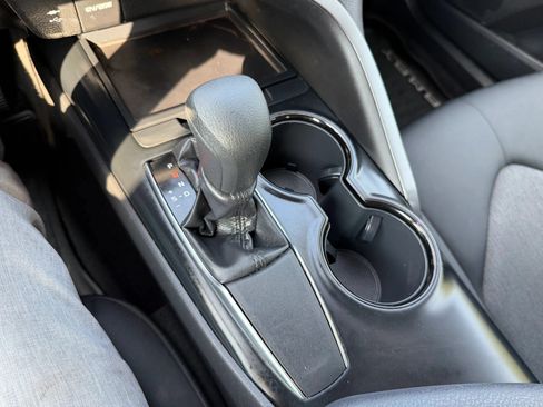Used 2019 Toyota Camry LE FWD image 21