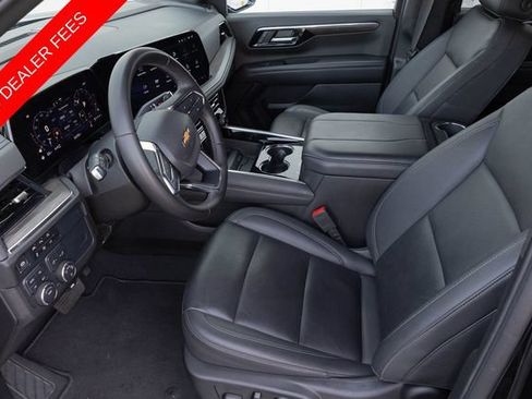 Used 2025 Chevrolet Suburban LT AWD/4WD image 2