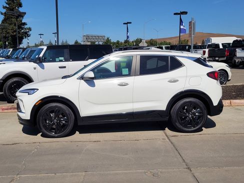 Used 2024 Buick Encore GX Sport Touring image 7