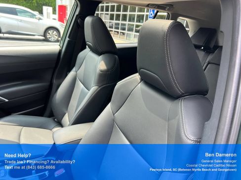 Used 2023 Toyota Corolla Cross XLE w/ Convenience Package AWD/4WD image 9
