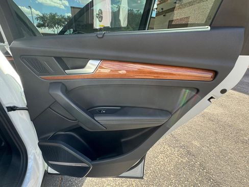 Used 2021 Audi Q5 e Premium Plus w/ Premium Plus Package image 30