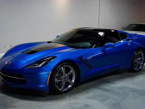 Used 2014 Chevrolet Corvette 2dr Z51 Coupe w/ 3LT Preferred Equipment Group image 5