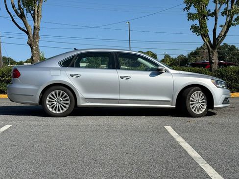 Used 2016 Volkswagen Passat 1.8T SE FWD image 3