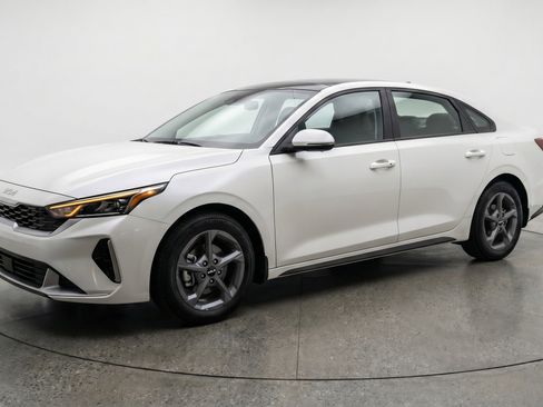 Used 2025 Kia K4 FWD image 3