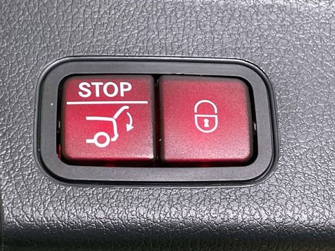 Used 2025 Mercedes-Benz GLB 35 AMG 4MATIC image 21