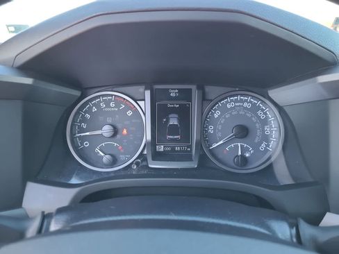 Used 2022 Toyota Tacoma TRD Off-Road w/ TRD Premium Off Road Package image 26