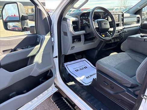 Used 2024 Ford F250 XLT image 11