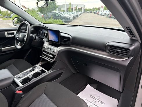 Used 2024 Ford Explorer XLT AWD/4WD image 11