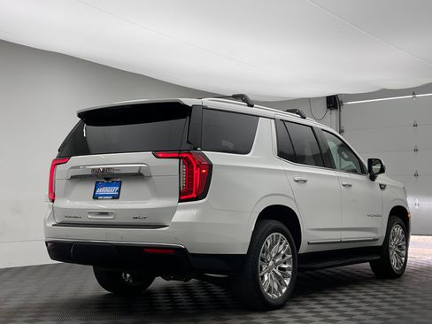 Used 2024 GMC Yukon SLT w/ SLT Luxury Package AWD/4WD image 8