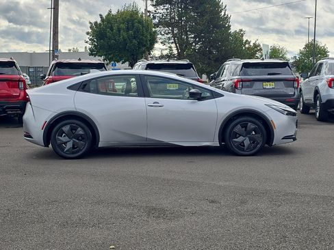 Used 2024 Toyota Prius LE image 7