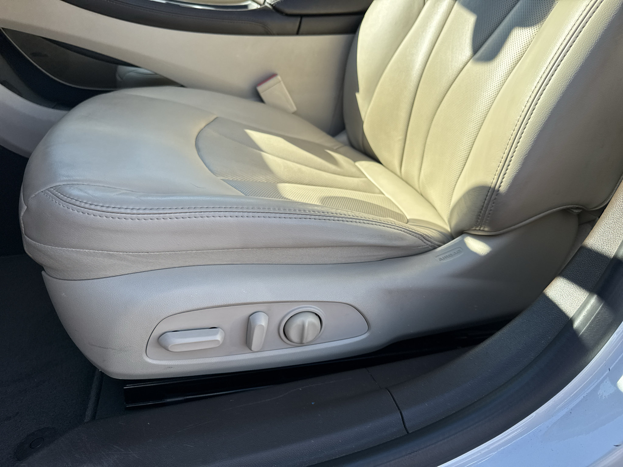 Used 2018 Buick LaCrosse Essence w/ Sun and Shade Package FWD image 12