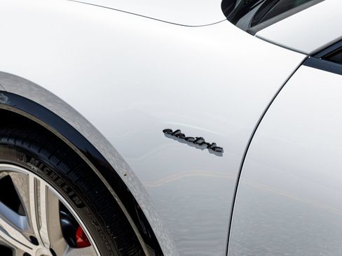 Used 2025 Porsche Macan Turbo Electric AWD/4WD image 46