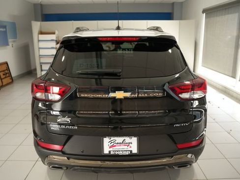 Used 2023 Chevrolet TrailBlazer ACTIV w/ Sun and Liftgate Package image 8