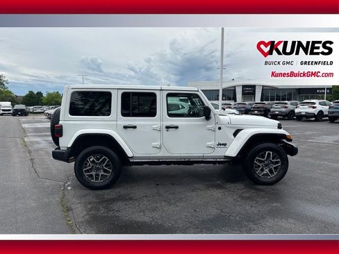 Used 2025 Jeep Wrangler Unlimited Sahara AWD/4WD image 6