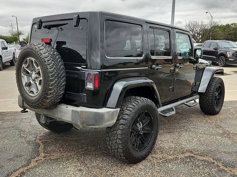 Used 2017 Jeep Wrangler Unlimited Rubicon w/ Connectivity Group AWD/4WD image 3