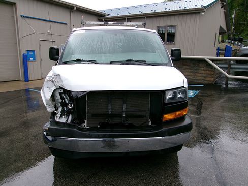 Used 2020 GMC Savana 2500 w/ Driver Convenience Package RWD image 4