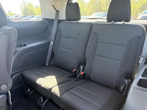 Used 2023 GMC Acadia SLE FWD image 12