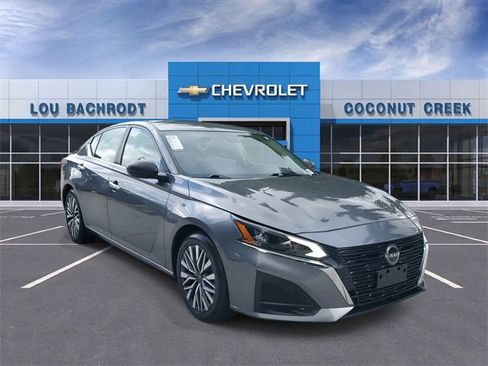 Used 2024 Nissan Altima 2.5 SV image 1