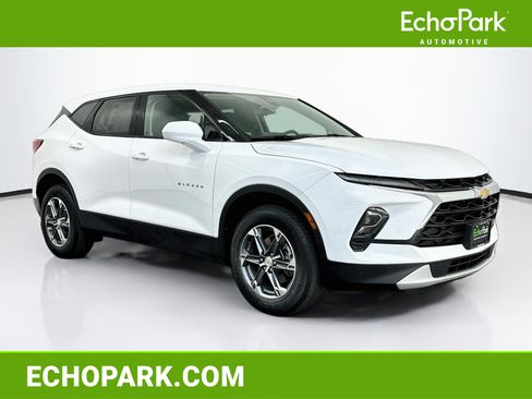 Used 2025 Chevrolet Blazer LT AWD/4WD image 1