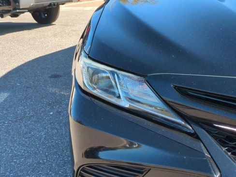 Certified 2019 Toyota Camry SE w/ Convenience Package image 10