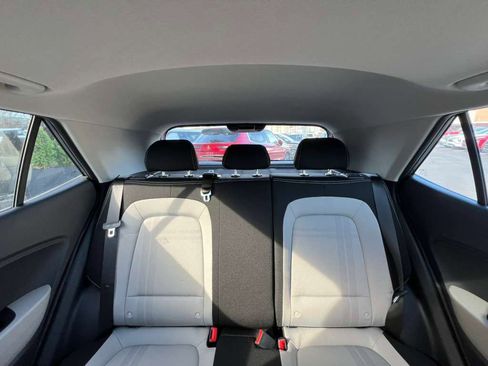 Used 2025 Hyundai Venue SEL image 17