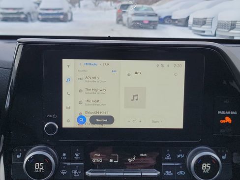 Used 2023 Toyota Highlander L image 16