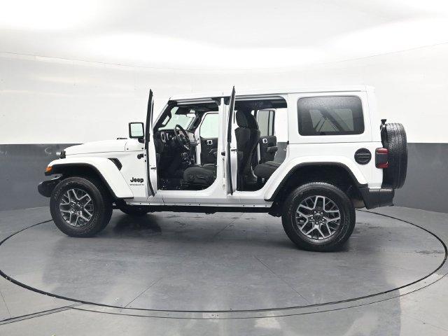 Used 2025 Jeep Wrangler Unlimited Sahara AWD/4WD image 42