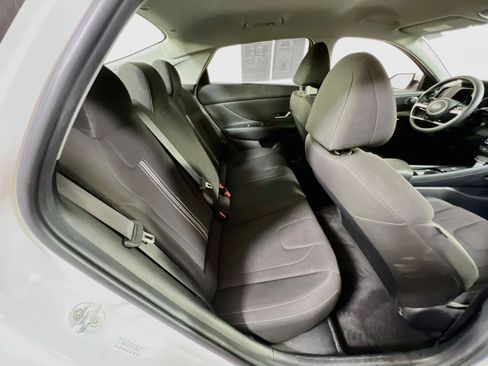 Used 2022 Hyundai Elantra Blue FWD image 25