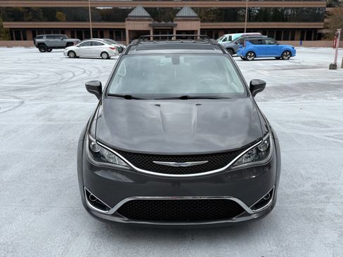 Used 2017 Chrysler Pacifica Touring-L image 5