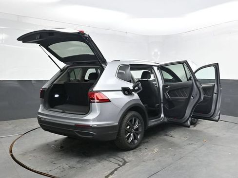 Used 2022 Volkswagen Tiguan SE FWD image 38