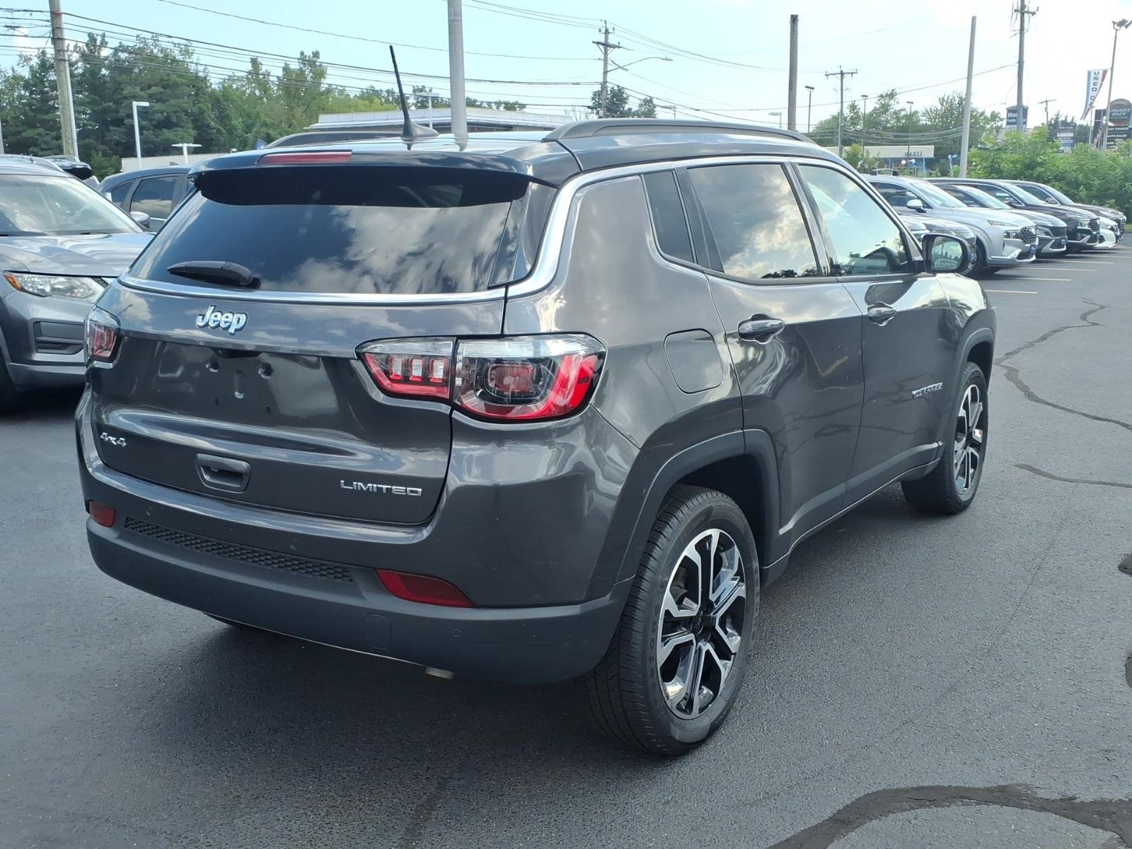 Used 2024 Jeep Compass Limited w/ Sun and Sound Group AWD/4WD image 5