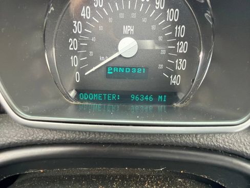Used 2004 Chevrolet SSR w/ Preferred Equipment Group RWD image 40
