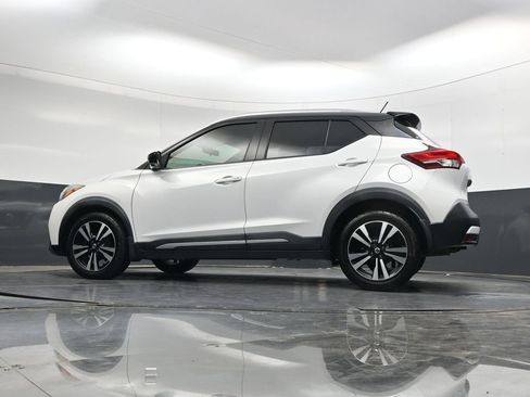 Used 2018 Nissan Kicks SR w/ Premium Package FWD image 34