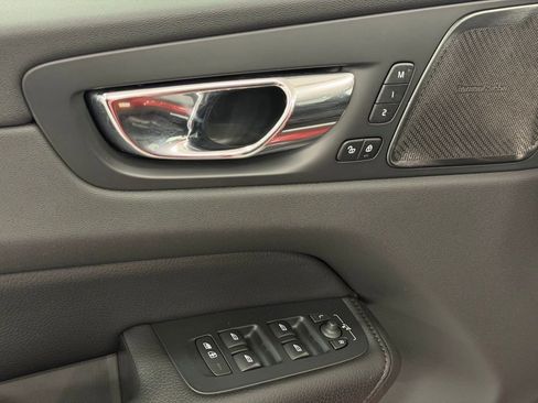 Used 2020 Volvo XC60 T5 Momentum w/ Protection Package Premier image 14