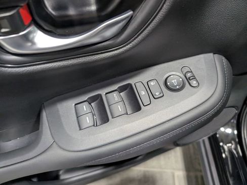 Used 2025 Honda HR-V LX image 12