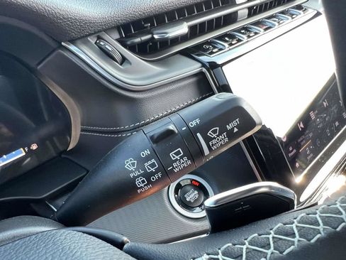 Used 2025 Jeep Grand Cherokee Laredo X AWD/4WD image 34
