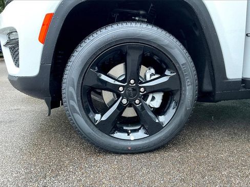 New 2025 Jeep Grand Cherokee Limited image 12