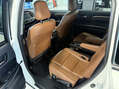 Used 2019 Toyota Highlander Limited image 13