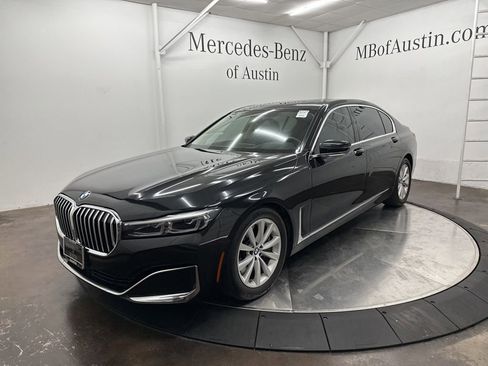Used 2022 BMW 750i xDrive image 3