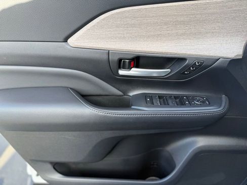 Used 2024 Toyota Grand Highlander Limited image 15