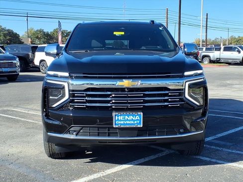 New 2026 Chevrolet Suburban Premier image 2