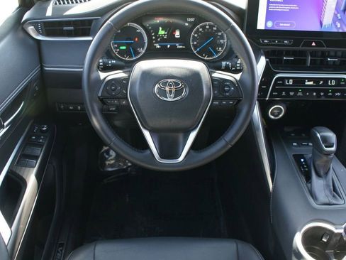 Used 2024 Toyota Venza Nightshade image 5
