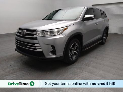 Used 2019 Toyota Highlander LE FWD image 1