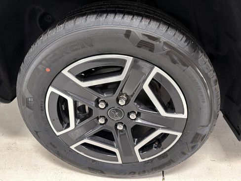 New 2026 Jeep Cherokee Limited image 24