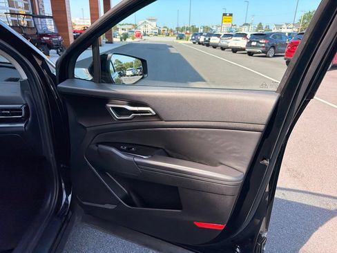 Used 2025 Kia Sportage EX FWD image 13