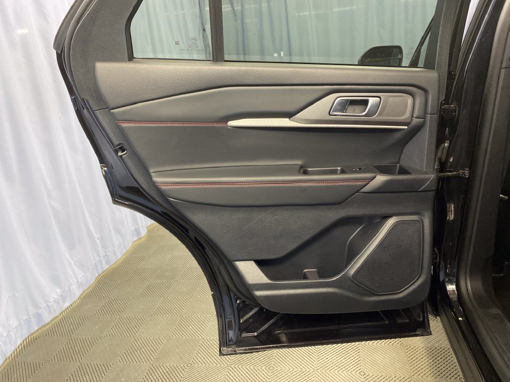 Used 2025 Ford Explorer ST-Line w/ ST-Line Street Pack AWD/4WD image 26