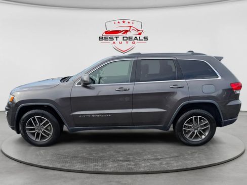 Used 2019 Jeep Grand Cherokee Laredo w/ Laredo X Package RWD image 2