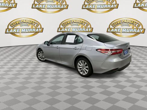 Used 2018 Toyota Camry LE FWD image 9