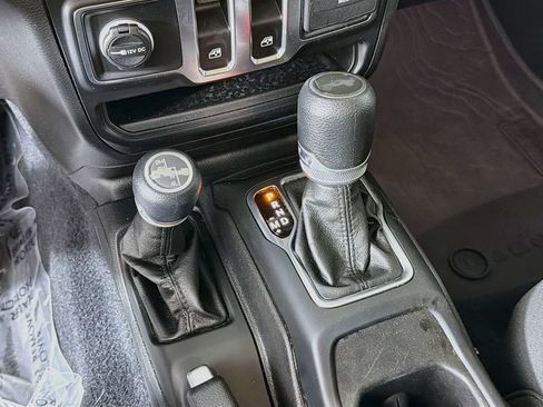 Used 2023 Jeep Wrangler Sport AWD/4WD image 35