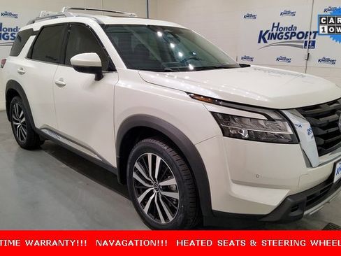 Used 2024 Nissan Pathfinder Platinum image 2